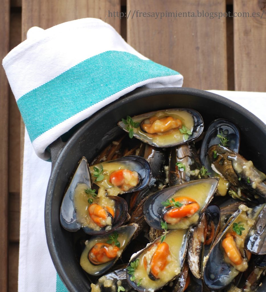 Mejillones au beurre blanc y yuzu Fresa y Pimienta