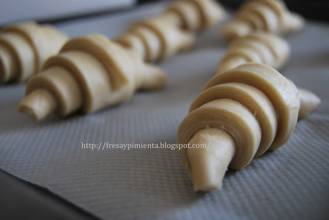 Croissants de Pierre Hermé - Fresa y Pimienta